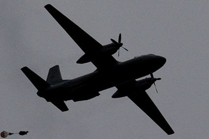 Российские военные рассказали о полете украинского Ан-26 вокруг буровых платформ