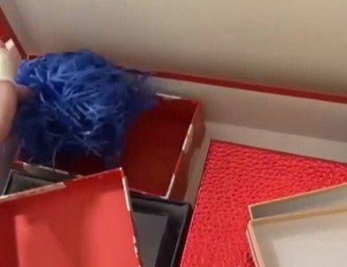 «Денег нет» — Первый канал раздал онкобольным детям пустые коробки вместо подарков