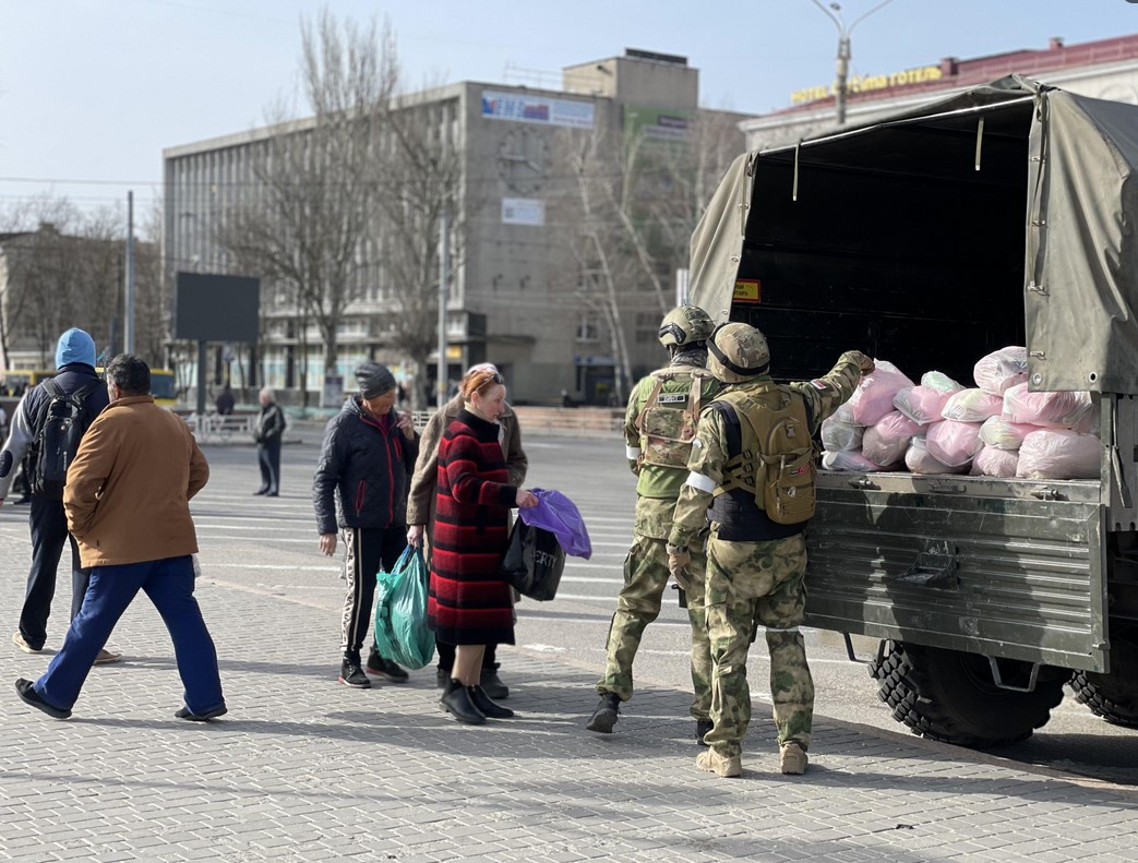 Свежие новости херсона сегодня. Российские войска в Херсоне сейчас. Обстановка на Украине в городе Херсон. Гуманитарная помощь в Херсоне. Херсон освобожден.